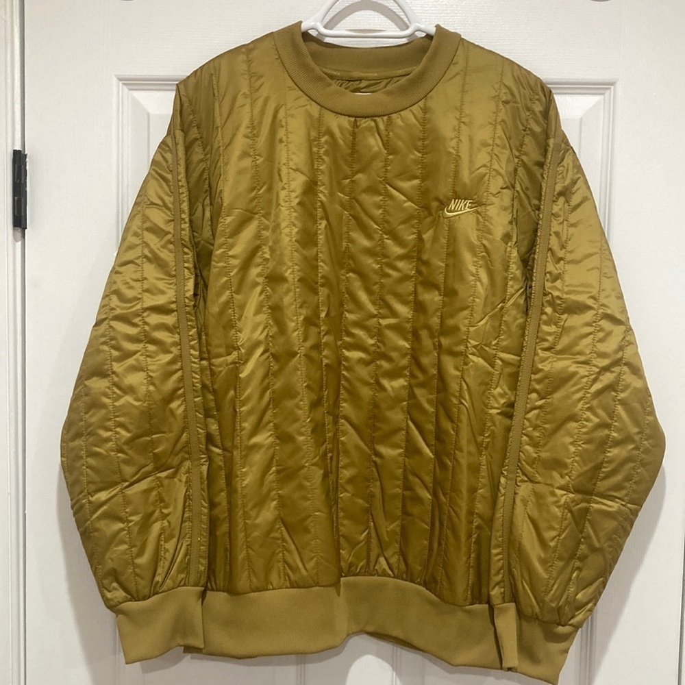 NIKE Sportswear Therma-Fit Tech Pack Winterized Crew Gold Moss Sz M (DQ4302-…
